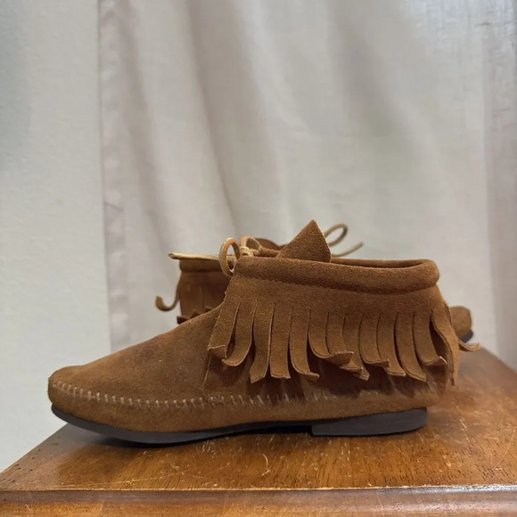 MINNETONKA Moccasin Boots Womens Brown Style 682 Fringe Tassels US Size 5.5 - Picture 5 of 5